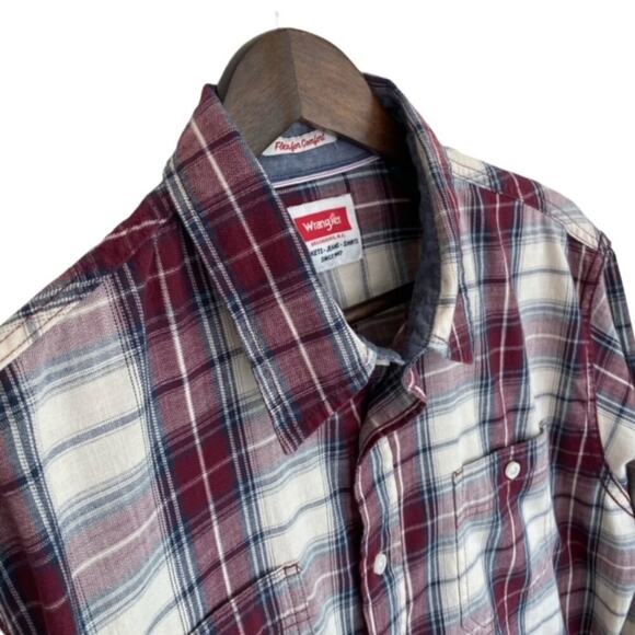 Wrangler Flex for Comfort Burgundy Plaid Button Up - Large - Picture 2 of 6